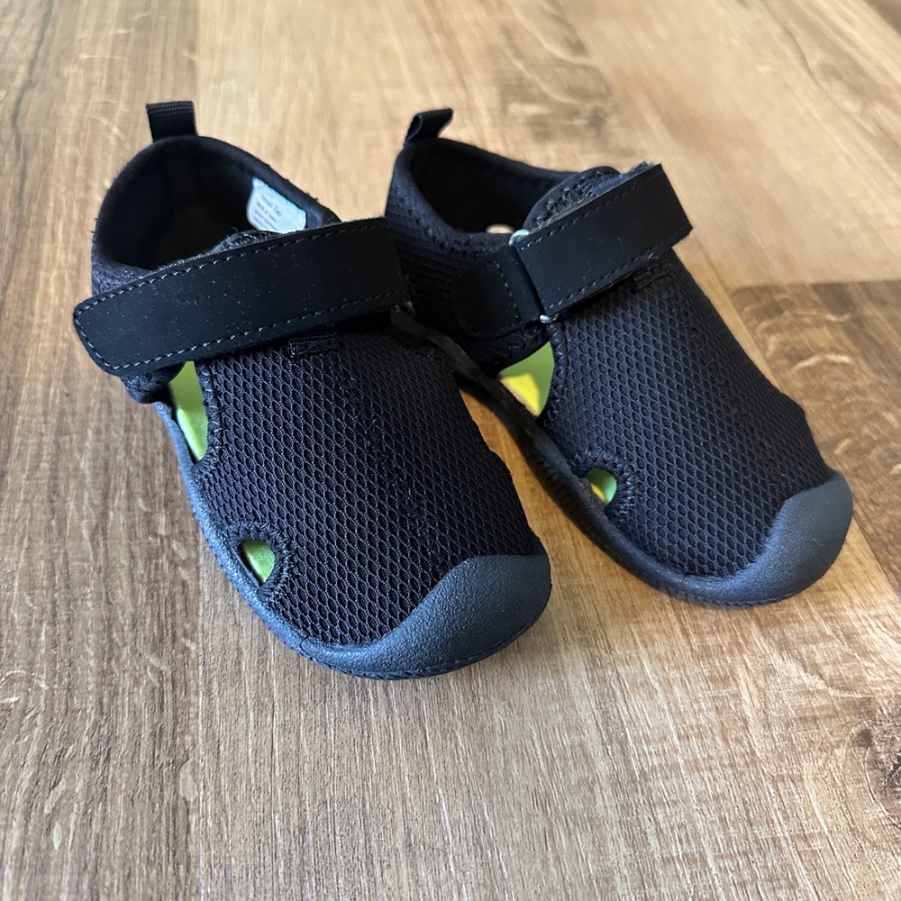 Jumping Beans Toddler Boy Size 7 sandals / water‎ shoes